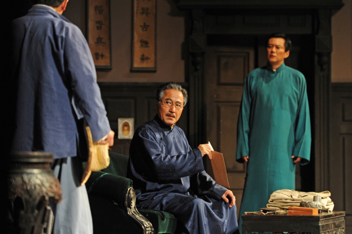 《雷雨》中的混乱家庭,其实是曹禺的真实生活,生活比作品更狗血