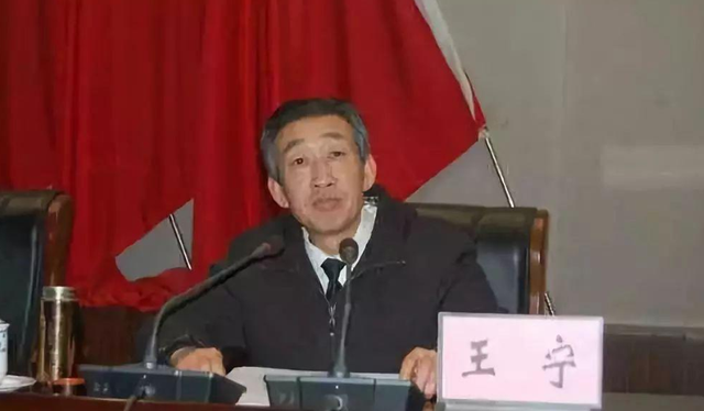 "土皇帝"陈鸿志:夺矿抛尸,挖人祖坟,341处房产,敛财78.4亿