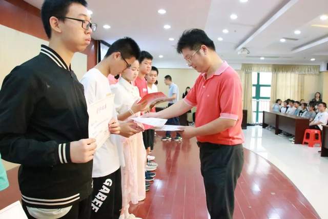 无锡市滨湖中学2023届初三毕业典礼隆重举行