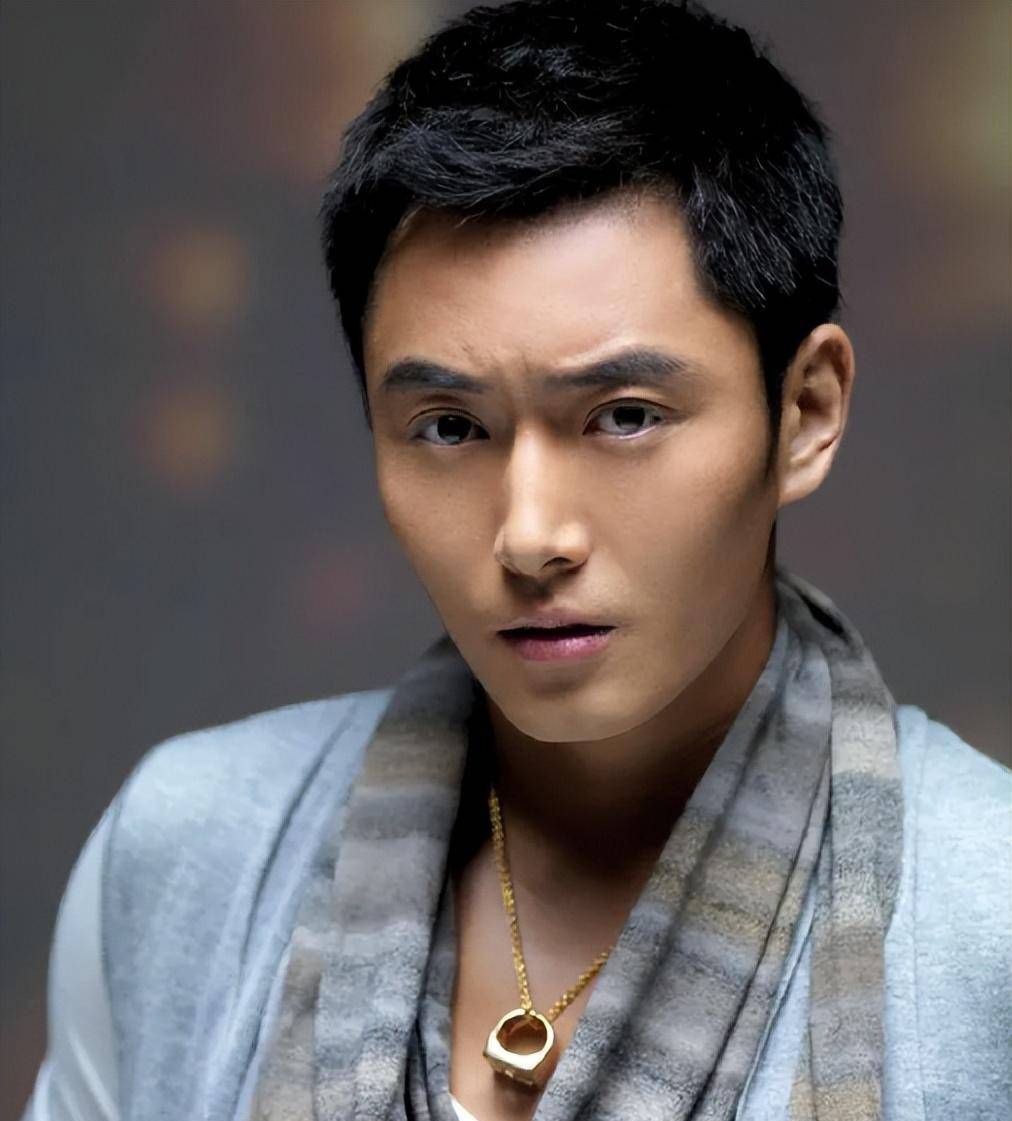 果郡王李东学不红那是因为他正在另一个圈里红得发紫