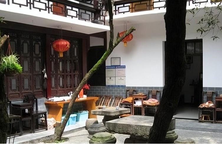 1921年,国军少将吕芋农建了一座400亩庄园,花费7年时间