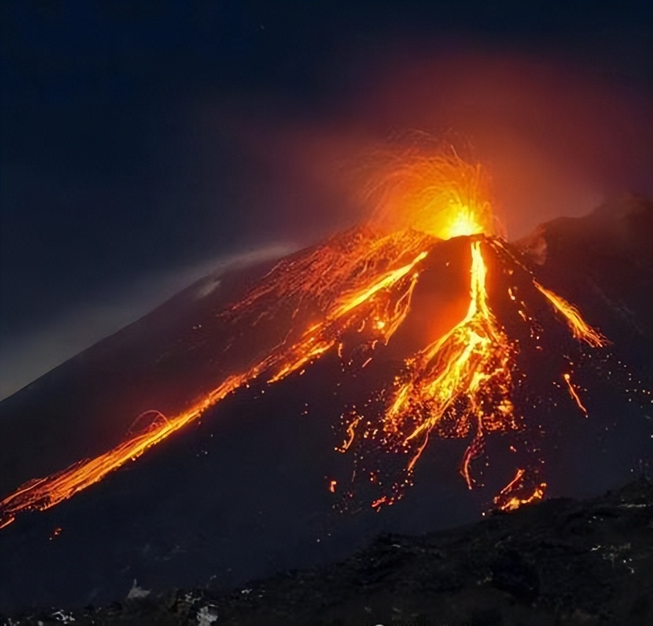 印尼火山或将喷发?爆发可能引发全球危机,是否会成为一场灾难?