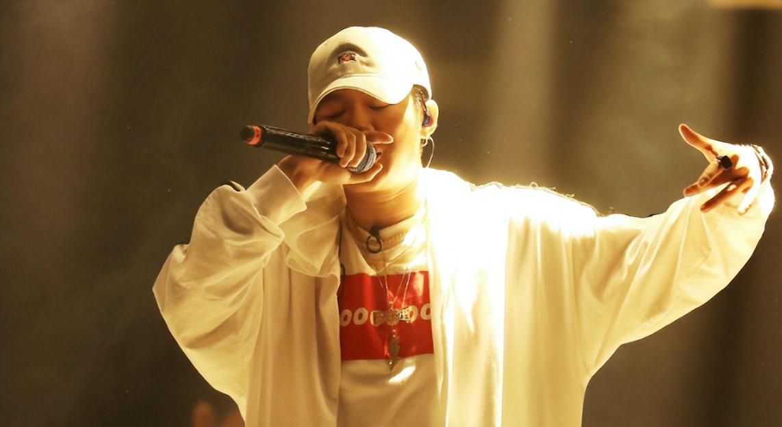 夜宿门五年后,李小璐与pgone,连演艺圈的门槛都迈不进去