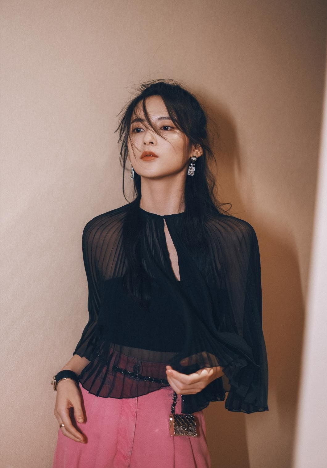 《乔家的儿女》捧红了"孙小茉",私下穿搭成模板,造型简约时髦