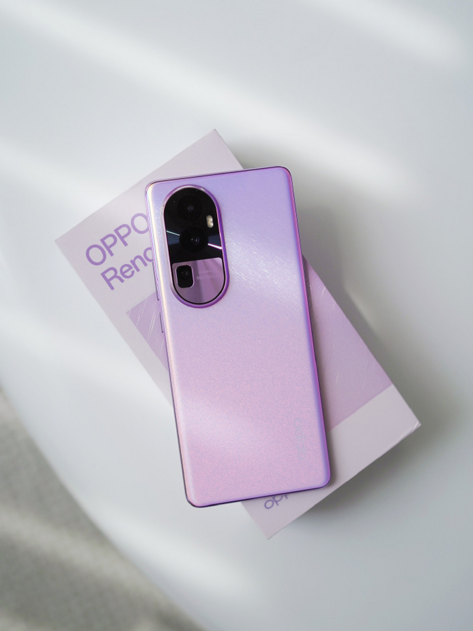 根据官方公布的信息显示,oppo reno10 pro 星籁版的灵感来自英雄联盟