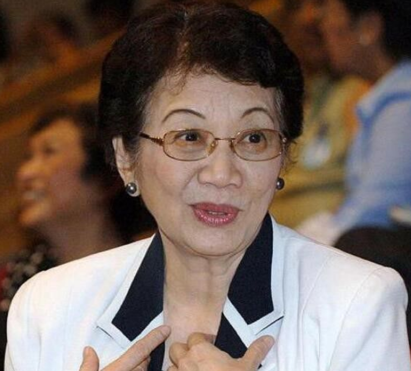 世界首位华人女总统,曾公开宣称她是中国人,上台就把