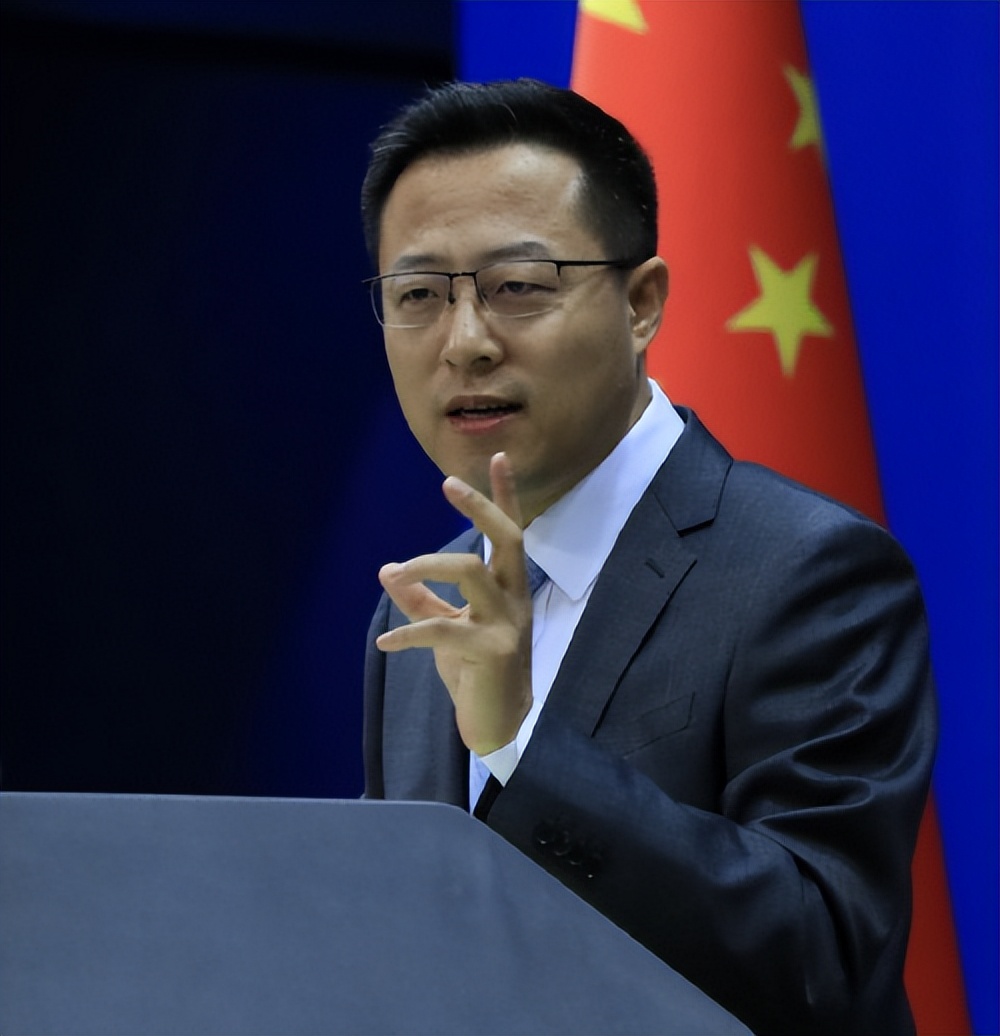 前外交部发言人赵立坚,现身云南边境调研,脱下西服依旧帅气逼人