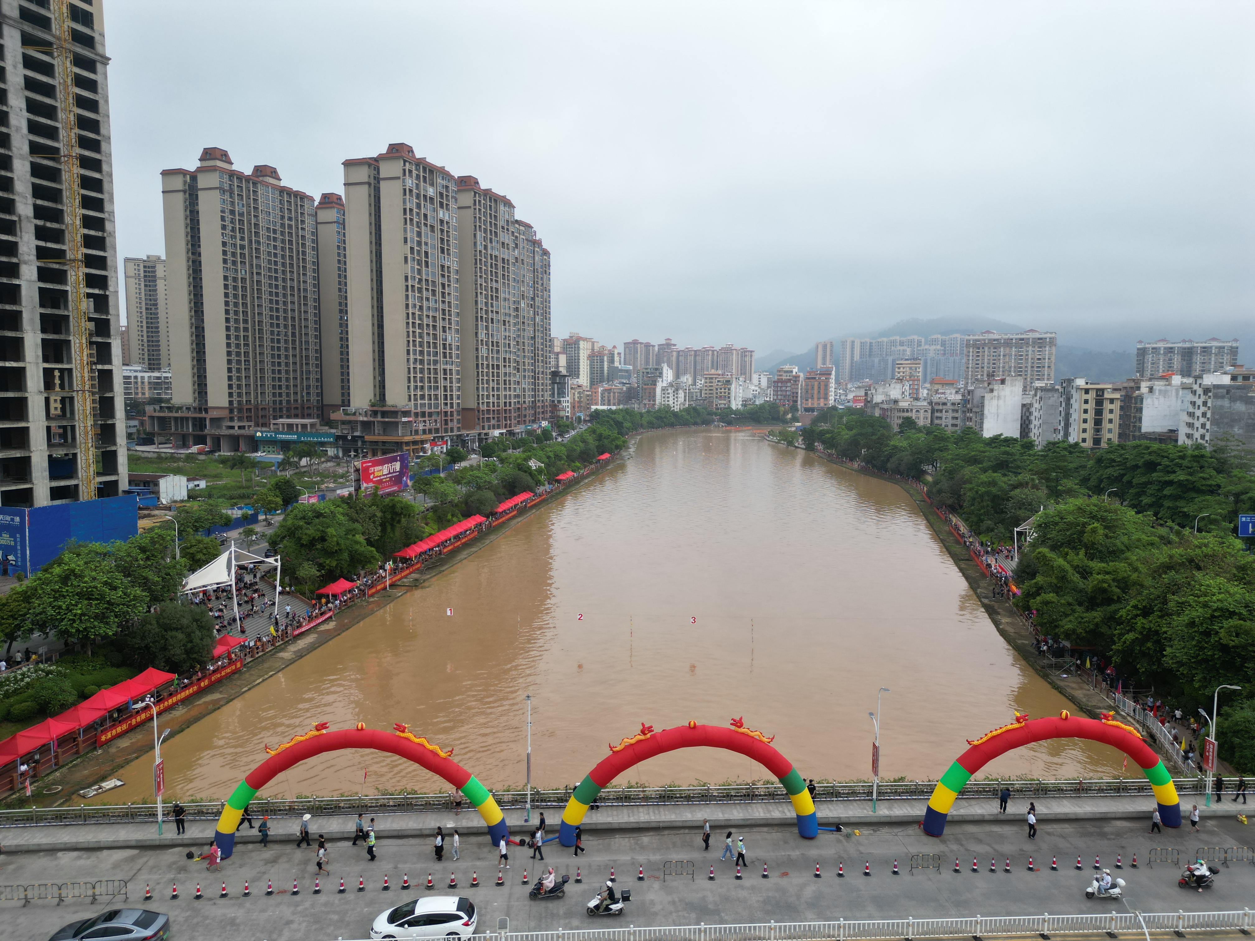 6月27日岑溪市龙舟赛现场直击