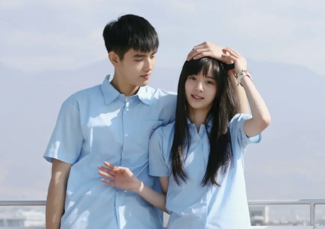 "才不配位"欧阳娜娜:何炅力挺其演技被嘲,后竟自称是四小花旦