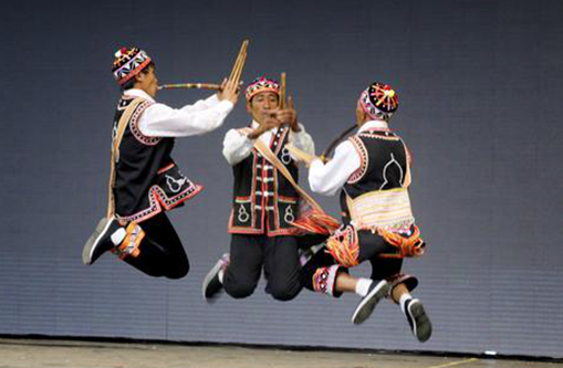 拉祜人喜吹"哩嘎嘟"