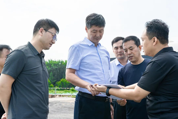 李瑜在襄垣经开区调研项目建设情况