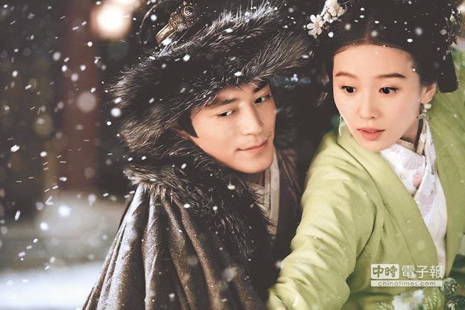 霍建华雪中少年,刘诗诗雪中仙子!