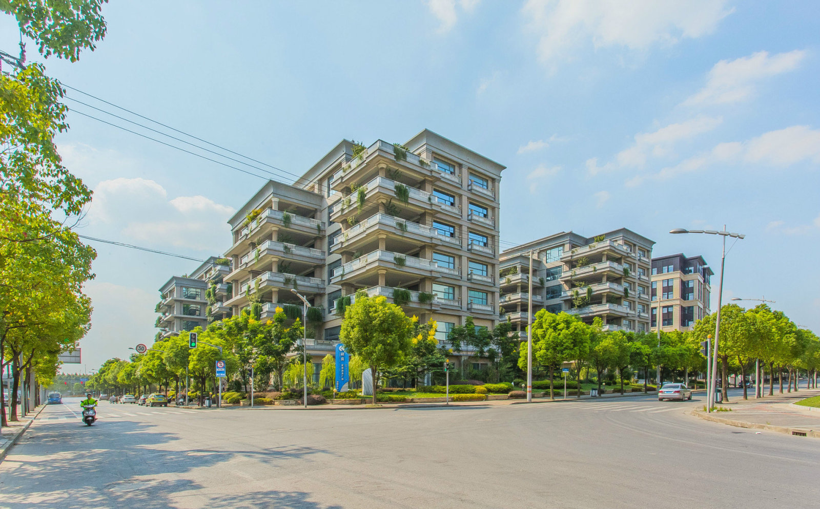 汤泉国际大厦:上海临空经济园区的璀璨明珠