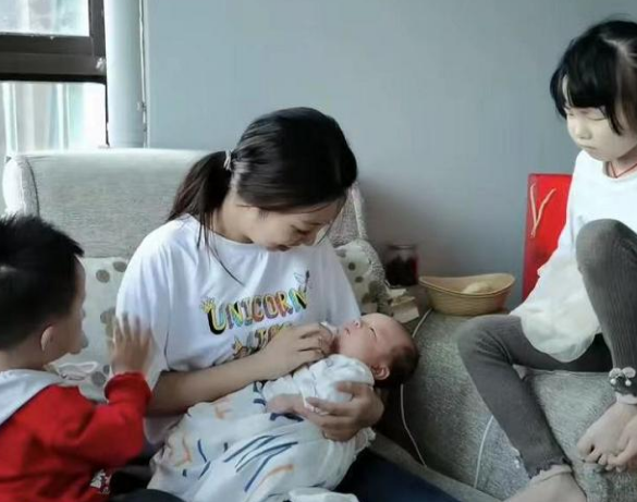 田静想生"三胎",被儿女双双拒绝,网友直呼:醋味太浓了!