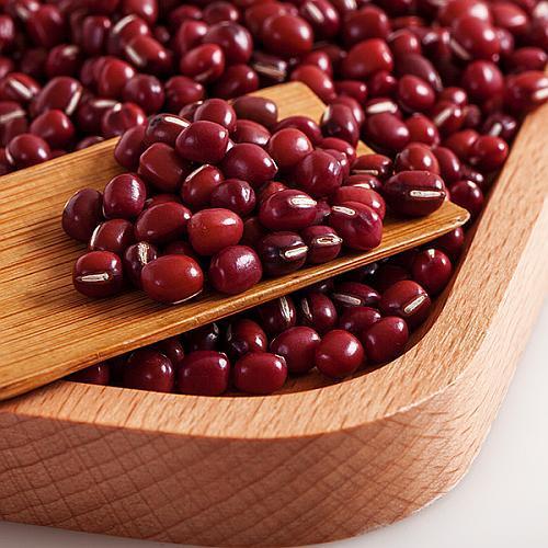 买红豆,选红大豆还是赤小豆?口感营养区别很大,学会别再买错