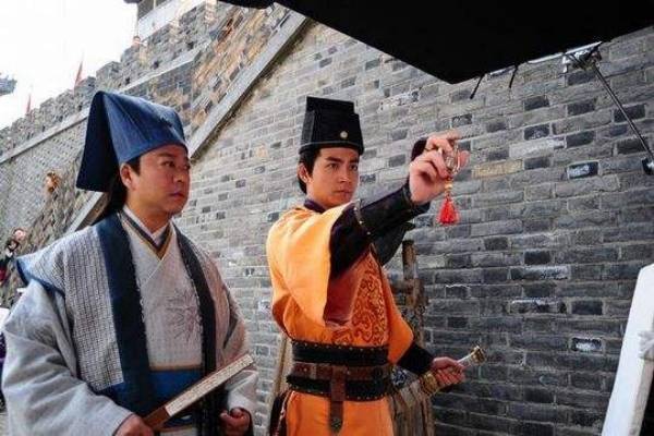 古代的捕快主要干什么的?和今天的警察有何差异?