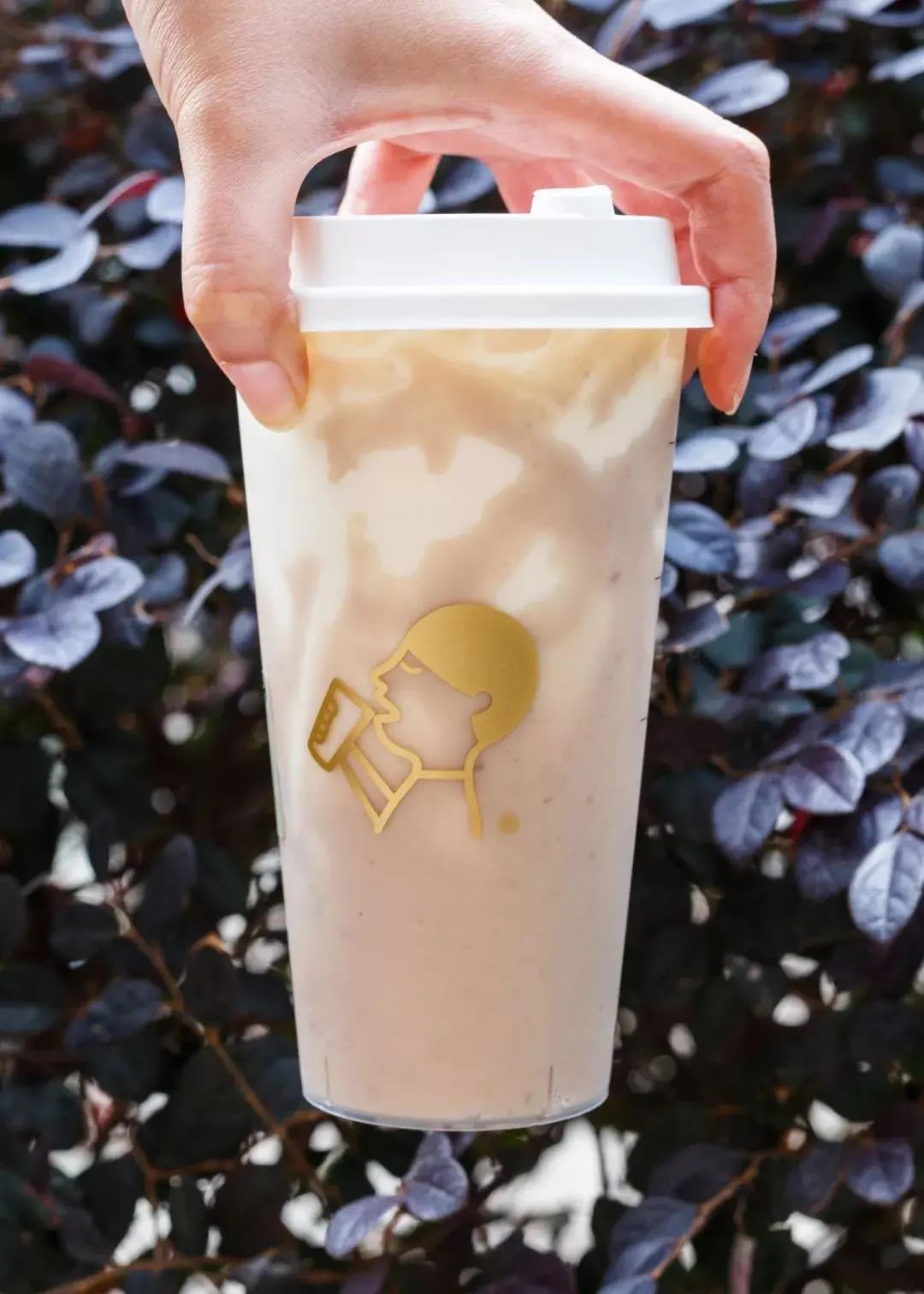 Ⅱ「喜茶·热芋泥波波牛乳」 柔软的芋泥配上 纯正的牛乳味,口感 既软