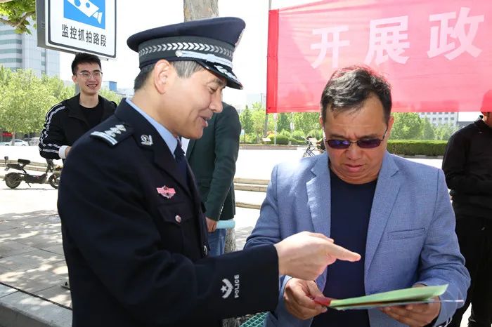 博兴县公安局组织参加全县政法队伍教育整顿集中宣传活动