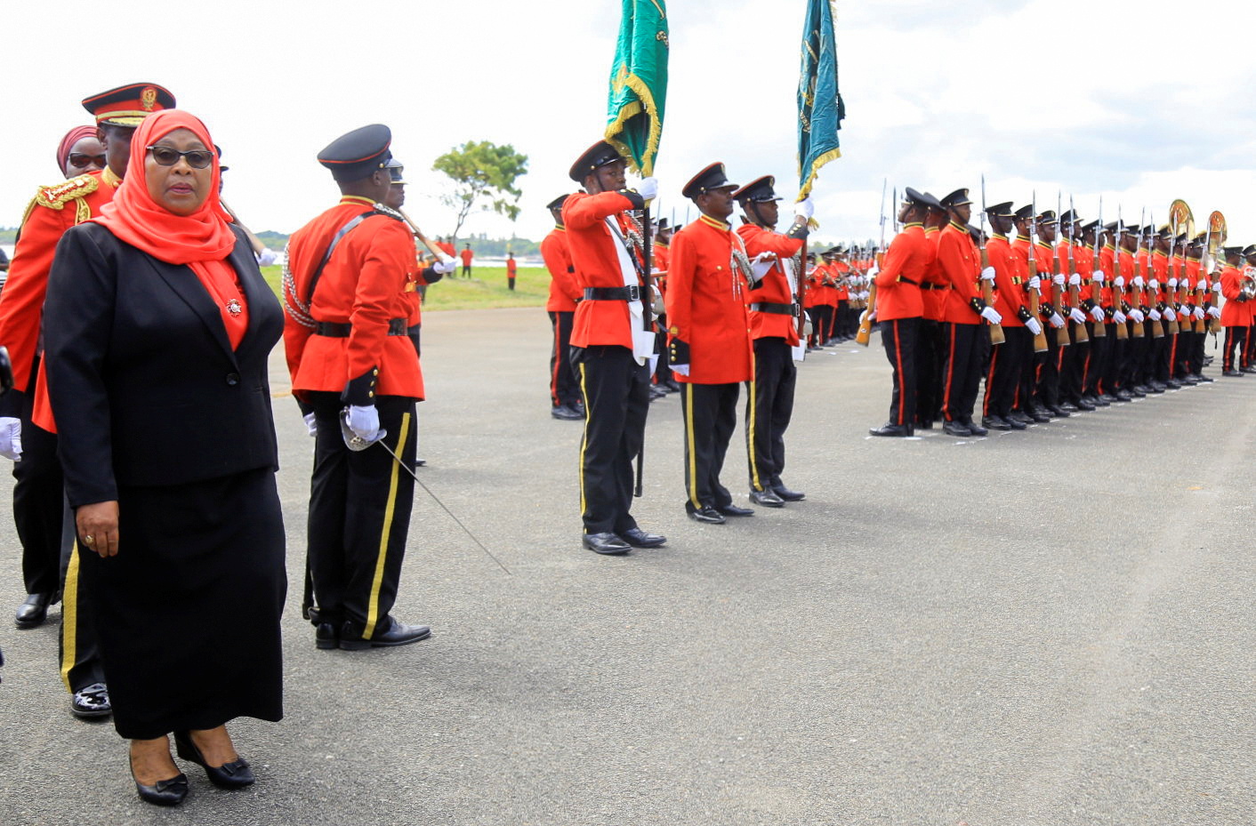 坦桑尼亚首位女总统宣誓就职