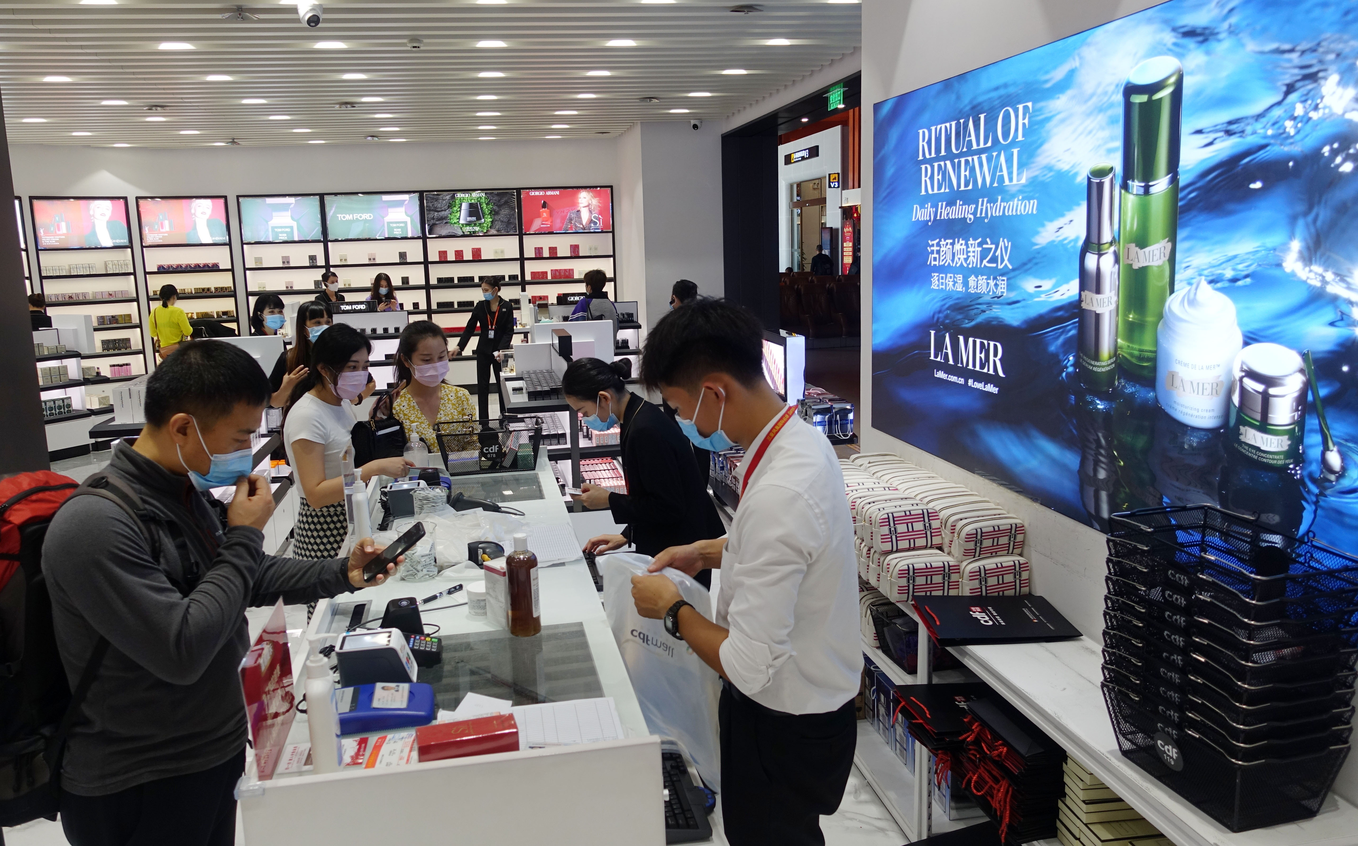 海南新设三家离岛免税店正式开业(2)