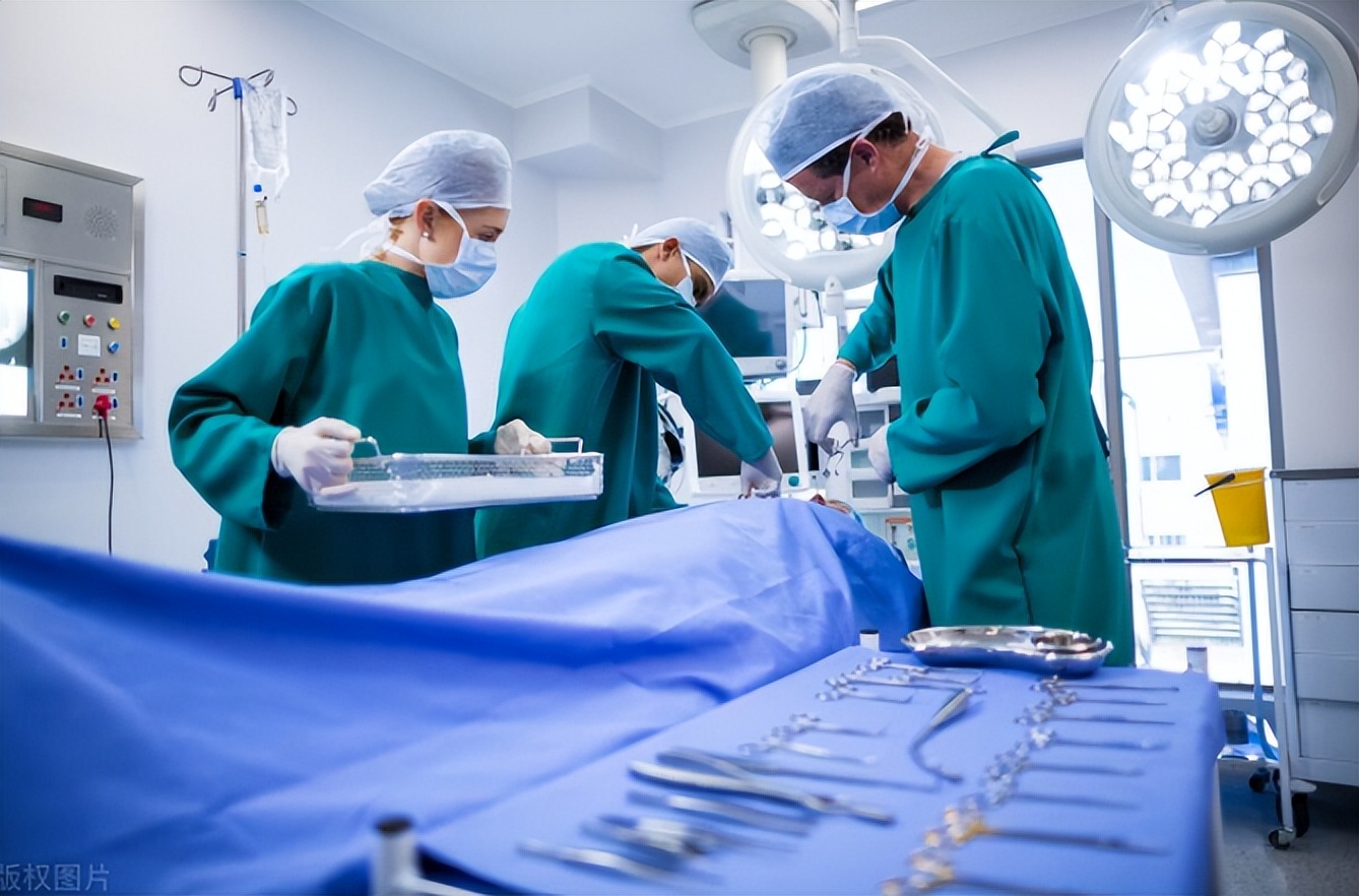 回顾:女子做手术被男医生嘲笑,讨说法时,医院叫嚣:镶钻石了?