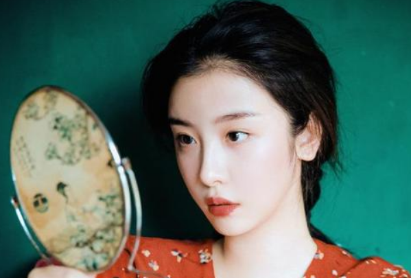 the9光脚玩游戏,赵小棠"脚趾"无意抢镜,曝光十年舞龄真实脚型