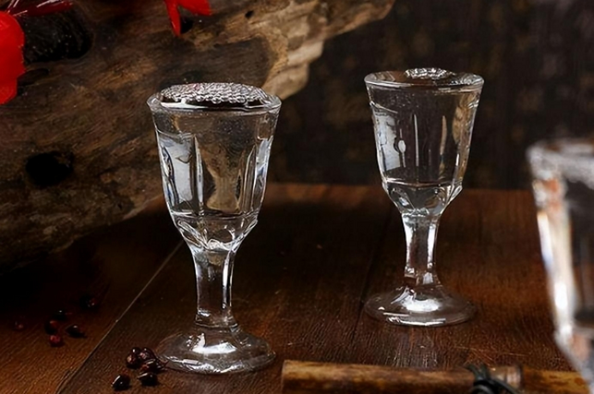 朋友圈晒聚餐照,不到8人喝光几瓶白酒,都是富豪却只喝小众酒 最近这几