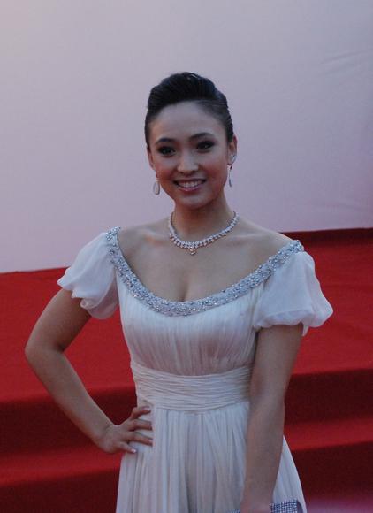 24岁嫁入豪门,29岁命丧丈夫刀下,演员白静的故事远比想象中恶劣