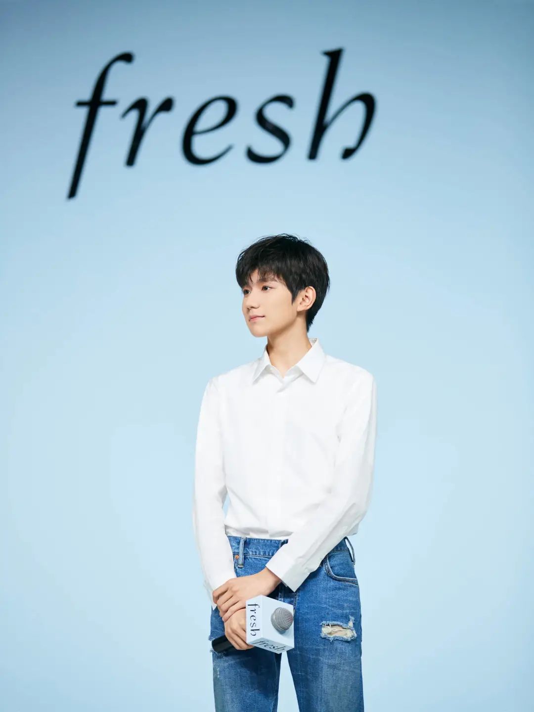 王源皮肤天然洁净形象纯粹明朗不愧为高端品牌fresh的代言人