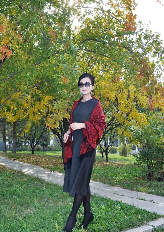 回顾:66岁大爷跟60岁大妈婚后aa,大爷生病,大妈去旅游:叫你女儿来