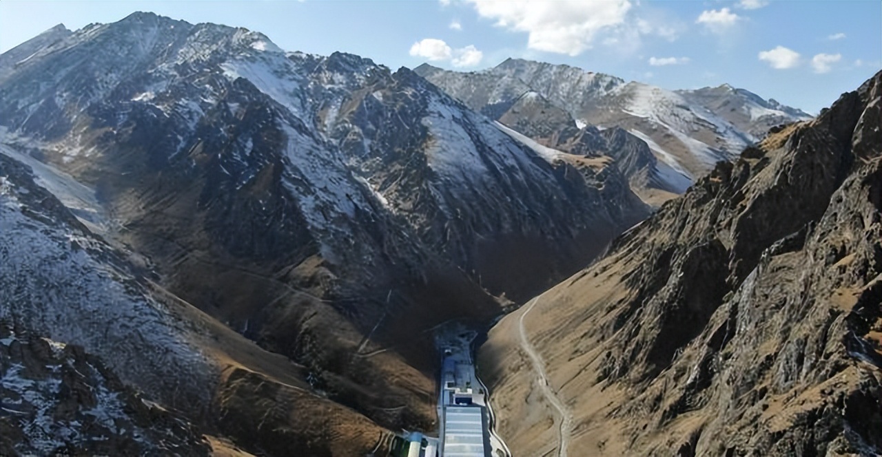 天山隧道图片