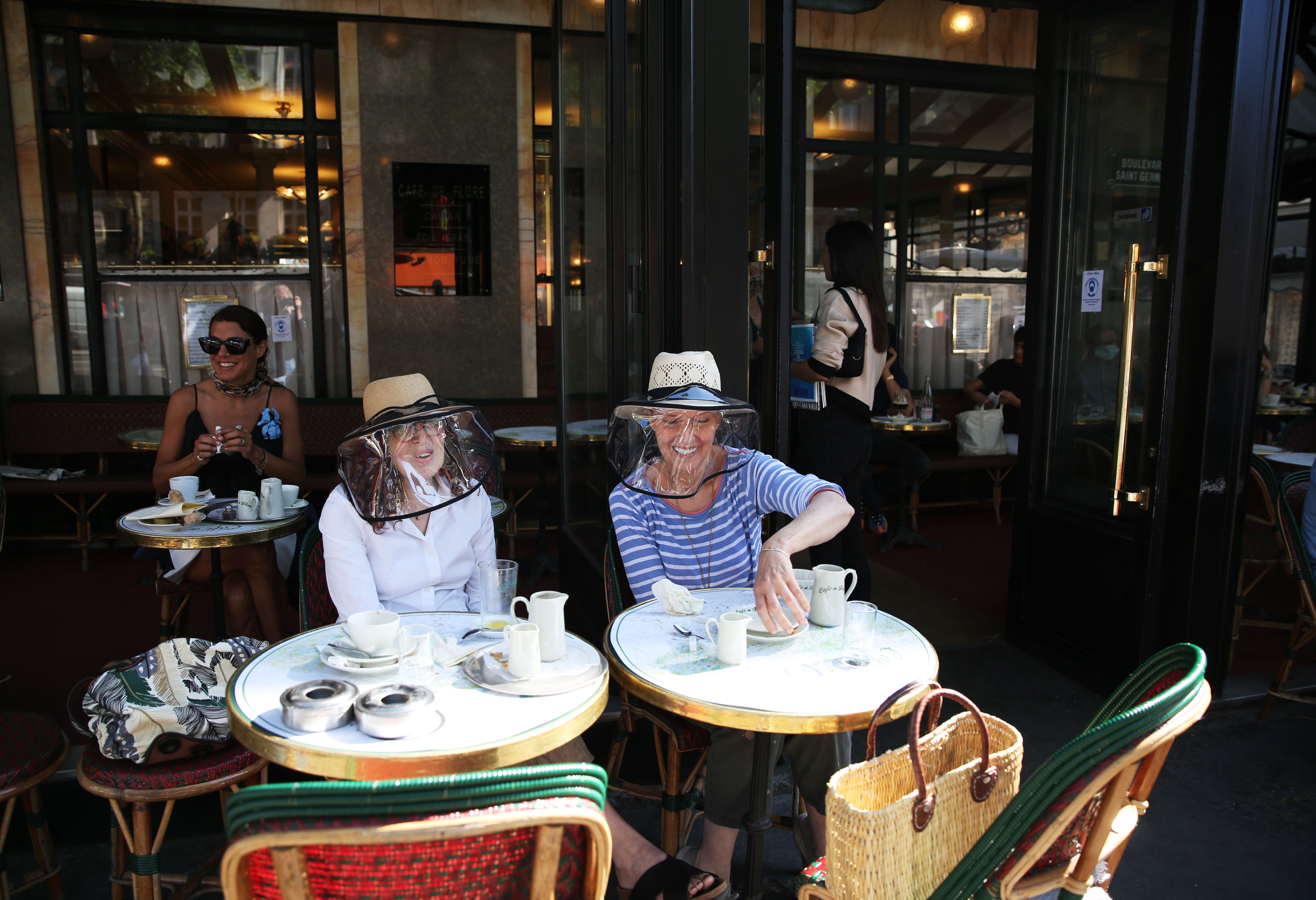 法国进入解禁第二阶段 餐馆酒吧重新开放(1)