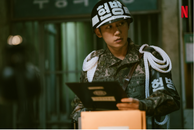 网飞高分韩剧!《d.p:逃兵追缉令》揭露韩国军营里的黑暗!
