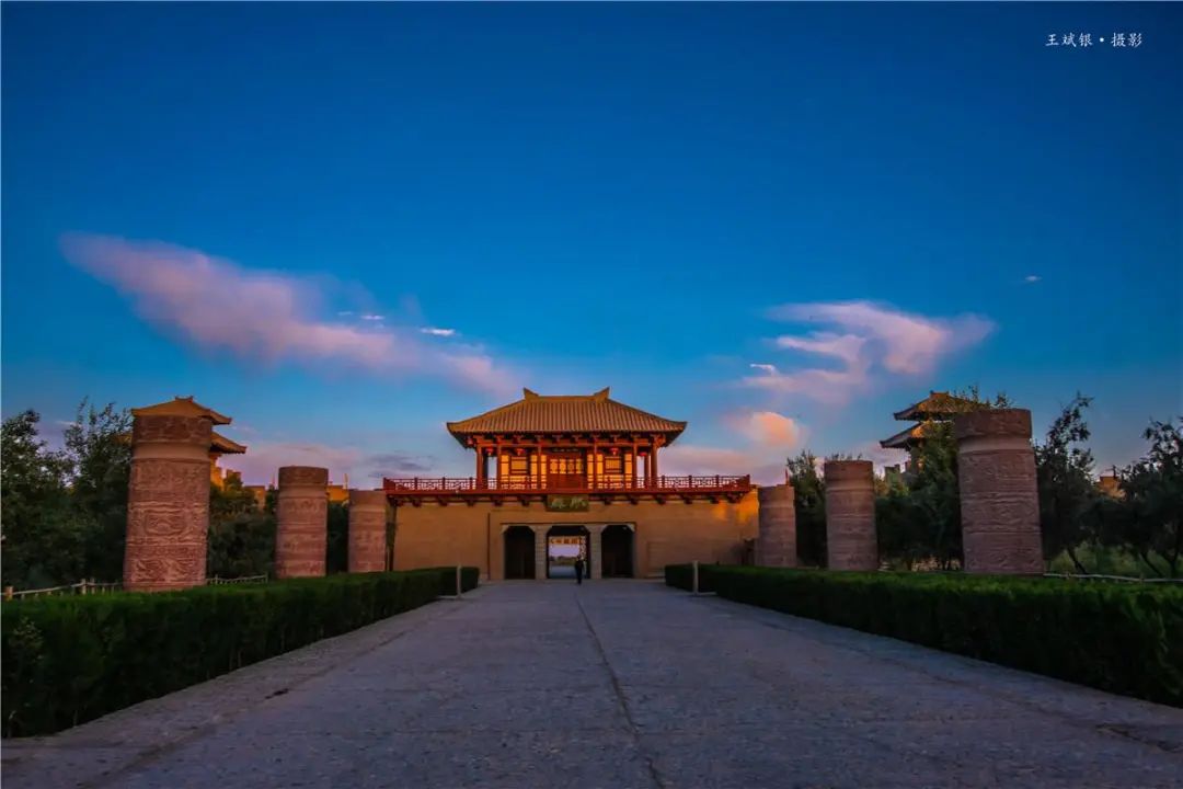 「敦煌阳关」一个游客来敦煌旅游绕不开的千年古城