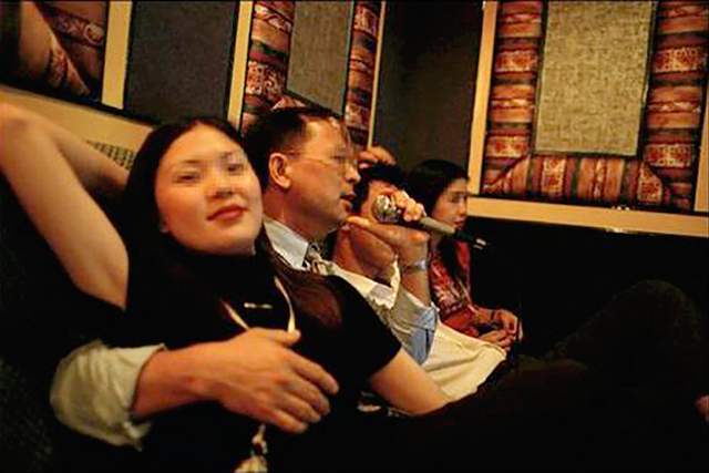 河北邯郸永利ktv"4男6女聚众涉黄",警方介入,网友:必须严查