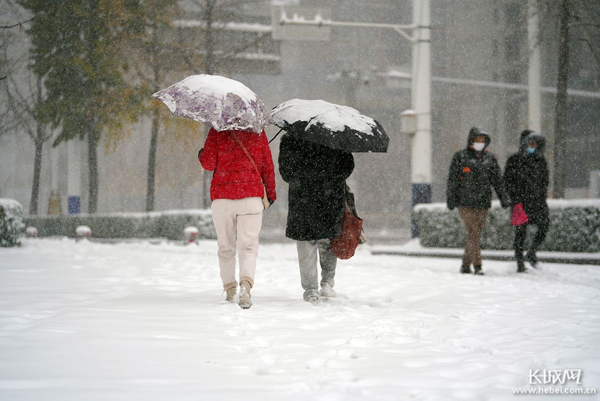 中央氣象臺2月12日06時發佈暴雪藍色預警