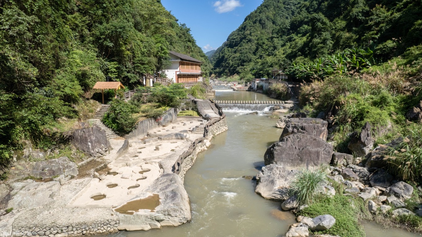 温州华东大峡谷旅游,住进温泉酒店看上古田园坐小火车