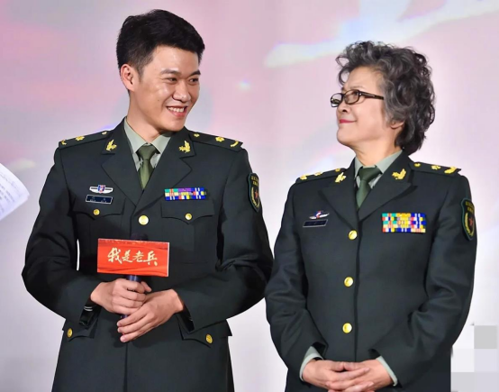 宋春丽侄子居然是他!五官长相和姑姑很像,穿制服英姿飒爽有魅力