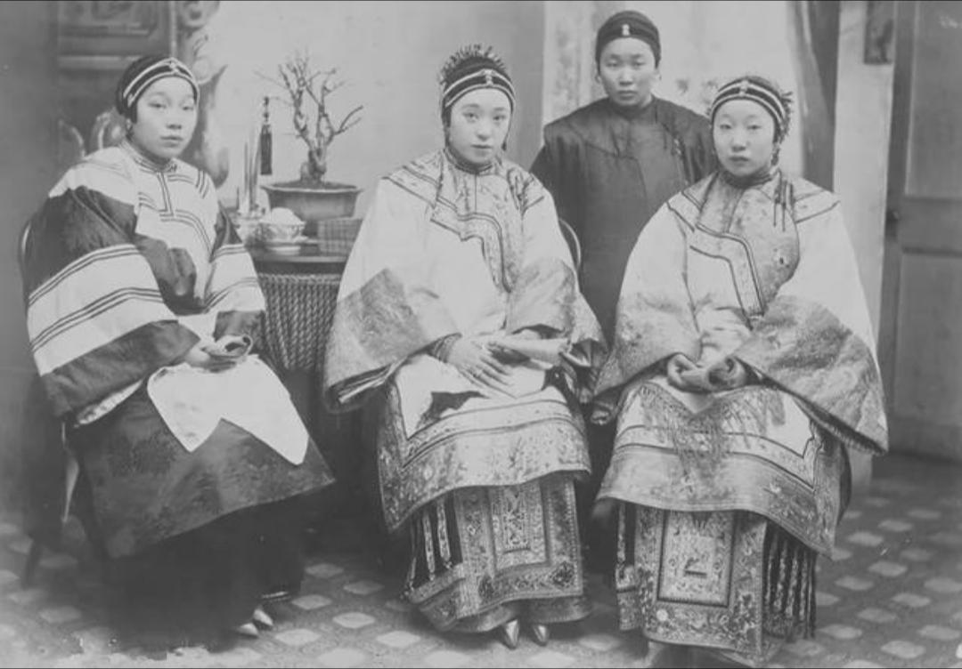 三寸金莲摧残女性上千年,是谁让女性缠足?苏轼,辛弃疾难脱干系