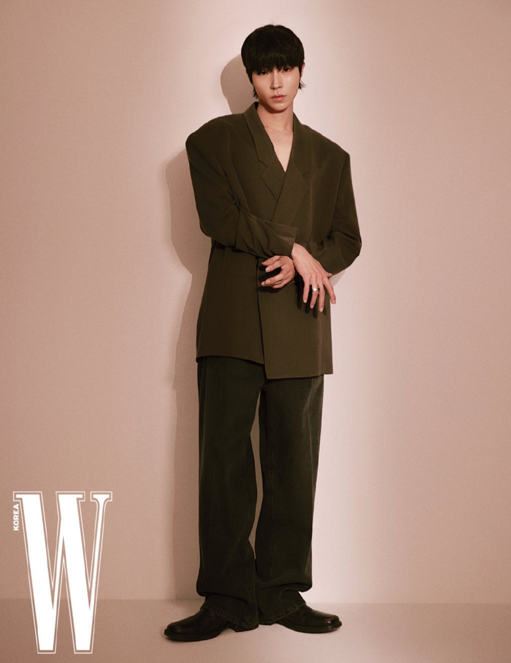 《女神降临》黄寅烨画报帅到窒息,曾当过《与神同行》龙套演员?