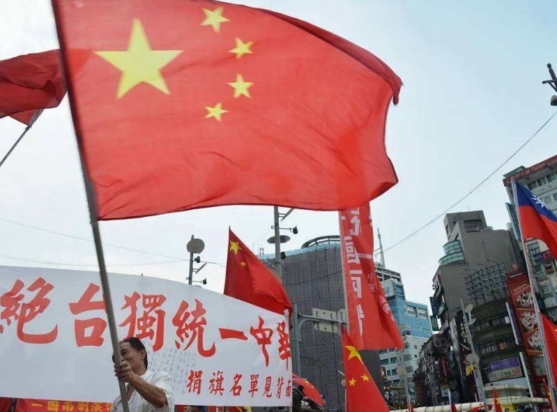 "台湾回归"倒计时?台当局挂投降旗后,我军进行斩首实际演练