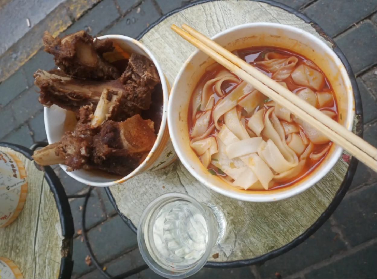 关于武汉的早酒——我和大爷碰杯,祝生活!