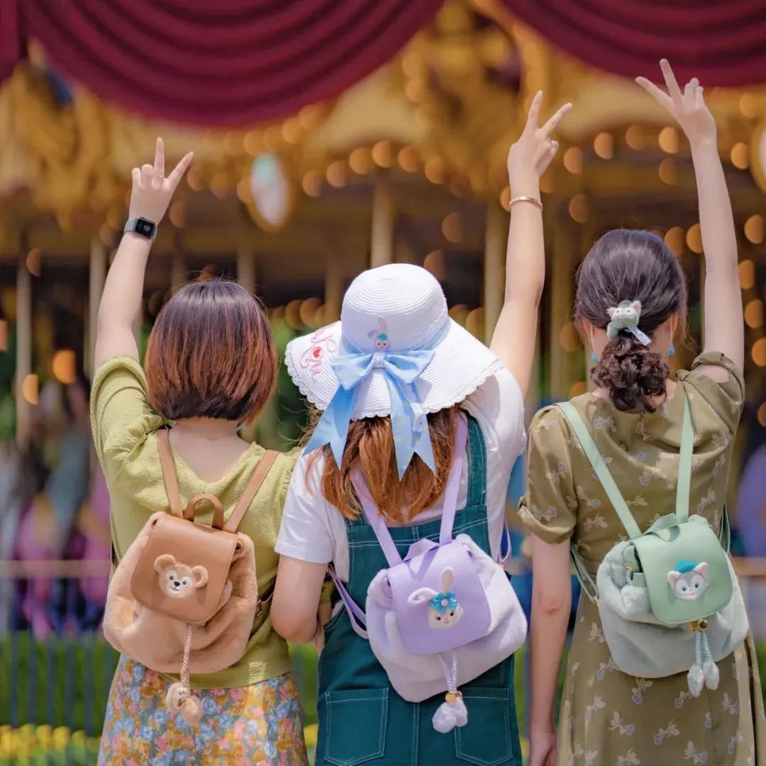 来蹦"迪"怎么穿?迪士尼官方街拍摄影师在等你!