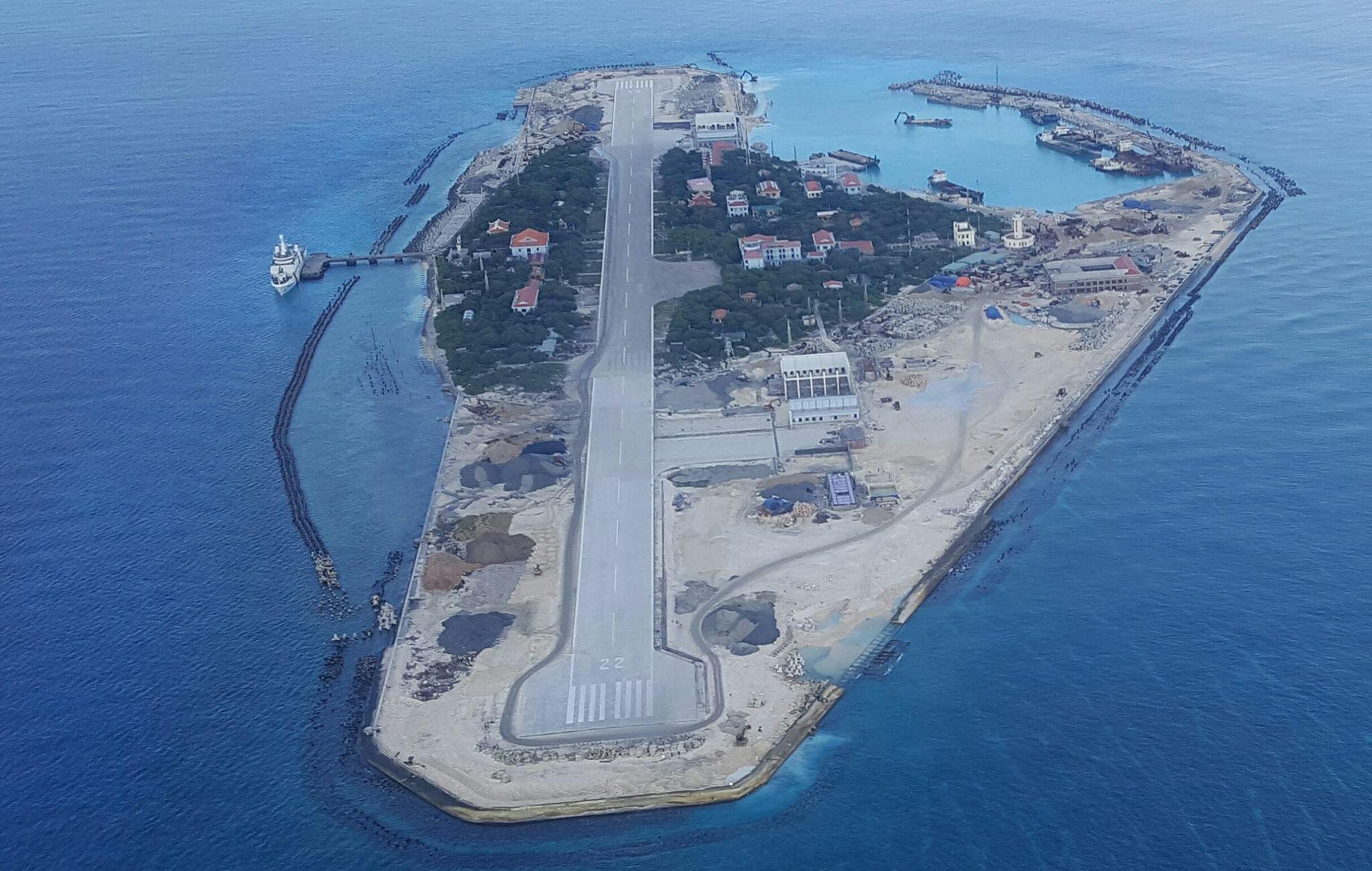 越南非法侵占的南威岛,经过填海造陆,被越南扩建成南沙指挥中心