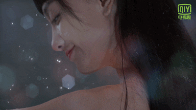 《钟馗捉妖记》中，女主角杨蓉洗澡时的场面，看上去不是是仙气十足？