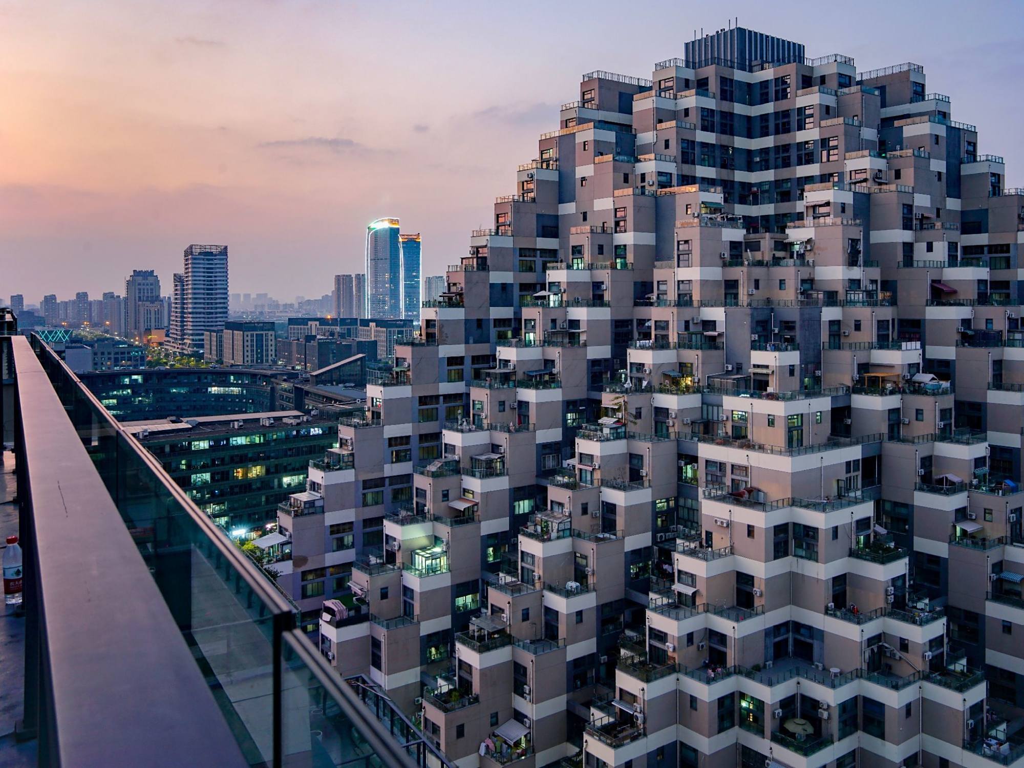 昆山奇葩建筑,外表像金字塔,充满科技感