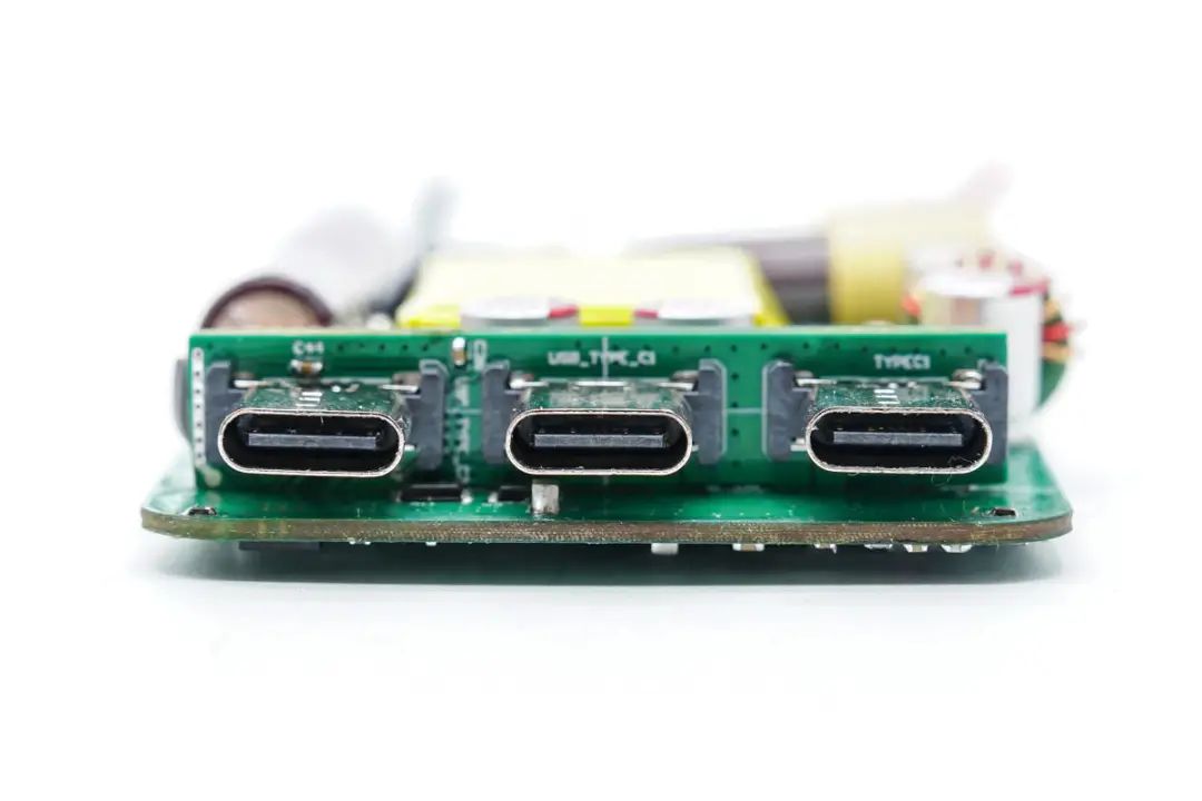 多口快充方案新升级智融sw3556超薄充电器demo评测