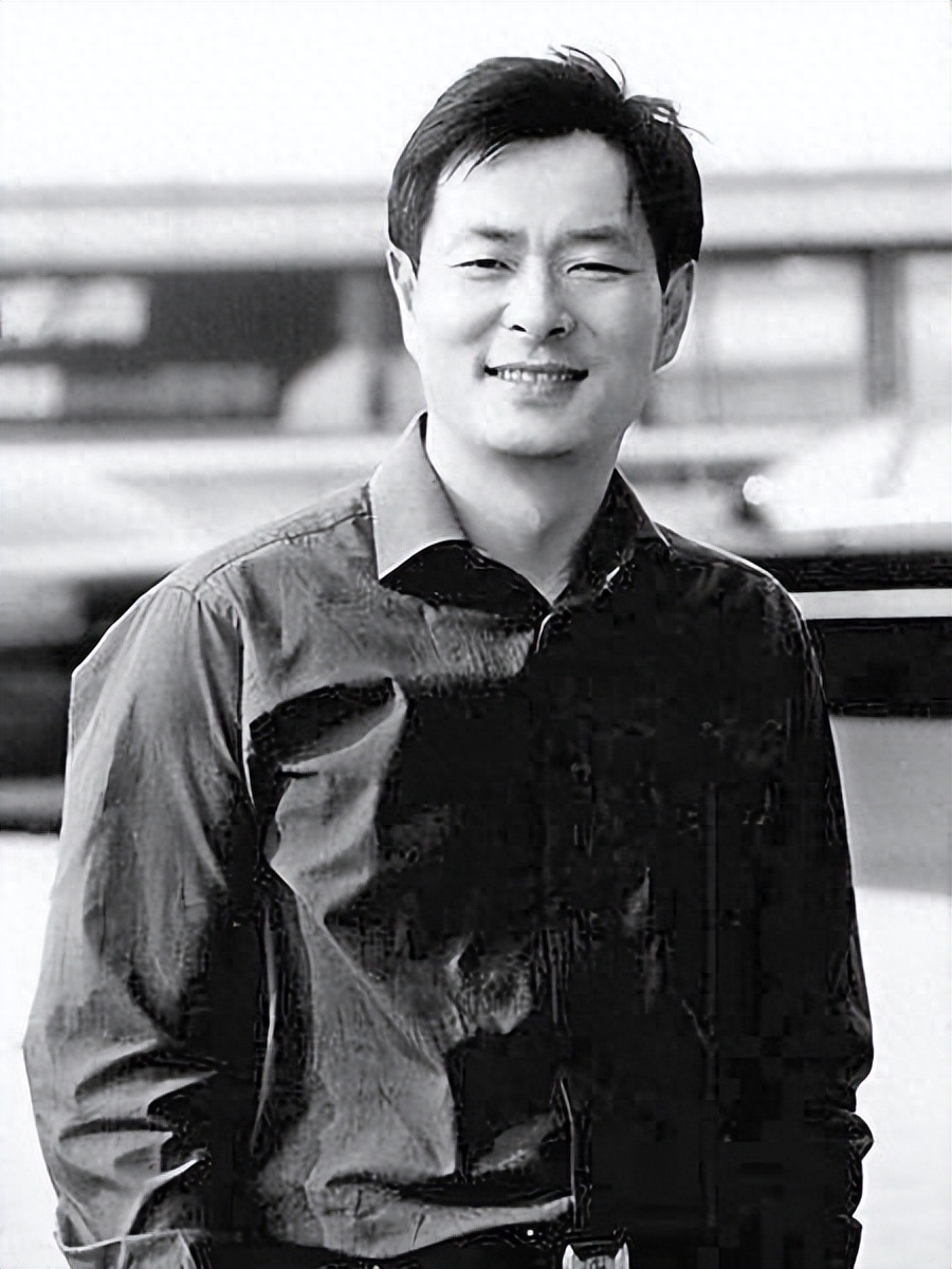 濮存昕消失的九年丧弟又丧父晚年不再演戏只想照顾母亲