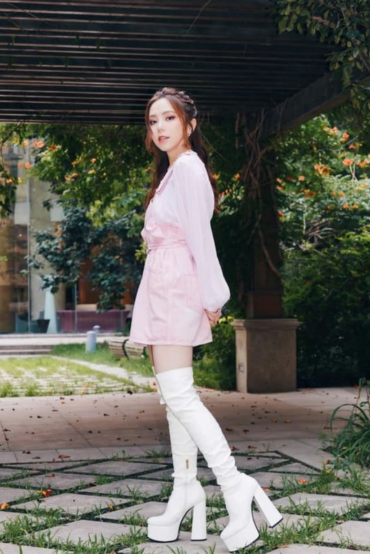 邓紫棋晒「绝对领域」照!网友回复:一直都好漂亮!