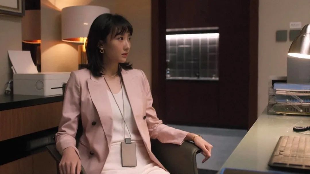 《理想之城》的董事长秘书安冬,出道3年,5次与于和伟同剧合作